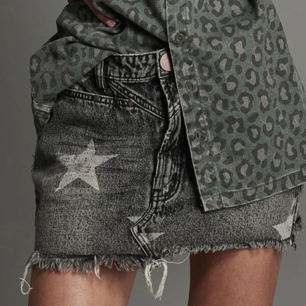 One Teaspoon Black Star Print Distressed Mini Skirt - Picture 4 of 13